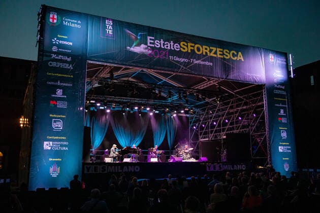 Paolo Jannacci Performs In Milan Paolo Jannacci performs live at Castello Sforzesco for the inauguration concert of Estate Sforzesca on June 11, 2021 in Milan, Italy. Milan Italy bremec-notitle210611_np5cO  Copyright: xAlessandroxBremecx