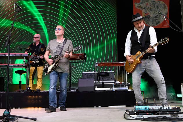 Gero Drnek, Martin Huch und Thorsten Wingenfelder von Fury in the Slaughterhouse live im Rahmen der Konzertreihe Back on Stage auf der Gilde Parkbühne. Hannover, 11.06.2021