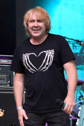 Tobias Künzel (Die Prinzen) als Gast bei Fury in the Slaughterhouse live im Rahmen der Konzertreihe Back on Stage auf der Gilde Parkbühne. Hannover, 11.06.2021