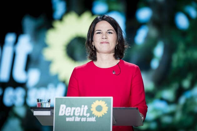 Fashion Trend Report 2022: Empowerment Pink Bilder des Jahres 2021, News 06 Juni News Themen der Woche KW23 News Bilder des Tages Annalena Baerbock, Bundesvorsitzende ihrer Partei und Gruenen-Kanzlerkandidatin, aufgenommen im Rahmen des digitalen Parteitages von BUENDNIS 90 DIE GRUENEN in Berlin. 12.06.2021. Berlin Deutschland *** Annalena Baerbock, federal leader of her party and Green candidate for chancellor, recorded during the digital party conference of BUENDNIS 90 DIE GRUENEN in Berlin 12 06 2021 Berlin Germany Copyright: xFelixxZahn photothek.netx