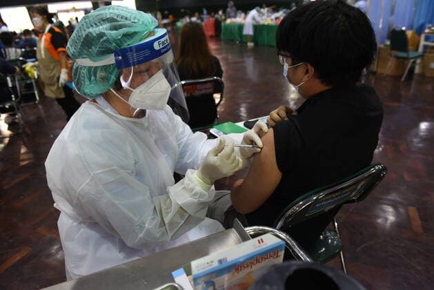Thailand: Expedite the COVID-19 vaccination to cover THAILAND - June 12, 2021 Nurses vaccinating AstraZeneca to this man at the KU Vaccination Center inside Kasetsart University, Bang Khen, Bangkok to speed up the Coronavirus immunization. Bnagkok Thailand Kasetsart University Copyright: TeeraxNoisakran