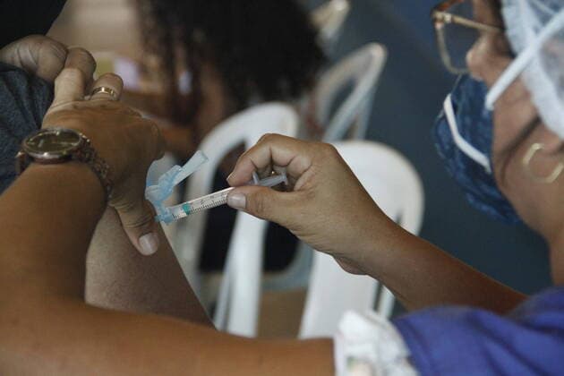 June 12, 2021, Manaus, Brazil: Almost 53 thousand people aged 45 to 51 received first dose of vaccine against Covid-19 on Saturday (12), in 57 vaccination points set up by the Manaus City Hall and Amazonas Government. Action will extend until 5pm on Sunday (13), for age group from 40 to 51 years old.  Copyright: xJosemarxAntunesx