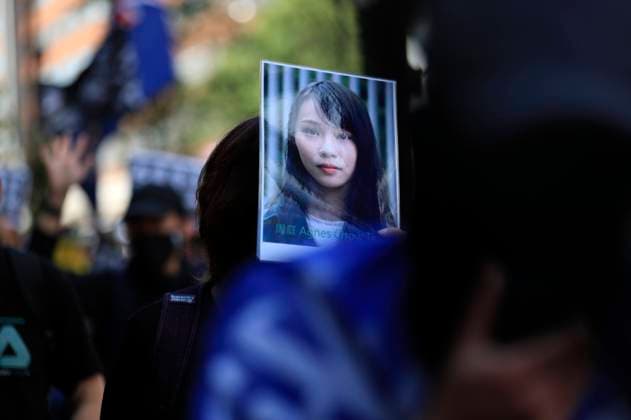 Ein Foto der Demokratie-Aktivistin Agnes Chow Ting bei der Kundgebung anlässlich des zweiten Jahrestages des Beginns der prodemokratischen Proteste, die Hongkong 2019 erschütterten. London, 12.06.2021 *** A photo of democracy activist Agnes Chow Ting at the rally marking the second anniversary of the start of the pro-democracy protests that rocked Hong Kong in 2019 London, 12 06 2021 Foto:xM.xJamesx xFuturexImage