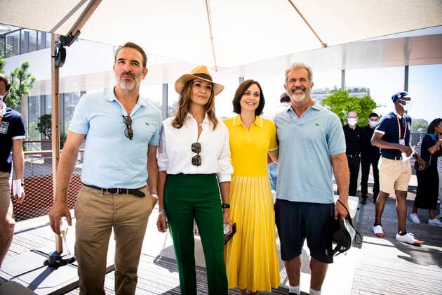 Jean Dujardin - Nadia Fares - Nathalie Pechalat et Mel Gibson CELEBRITES : Internationaux de France Roland Garros 2021 - Finale Hommes - Paris - 13 06 2021 JBAutissier Panoramic 