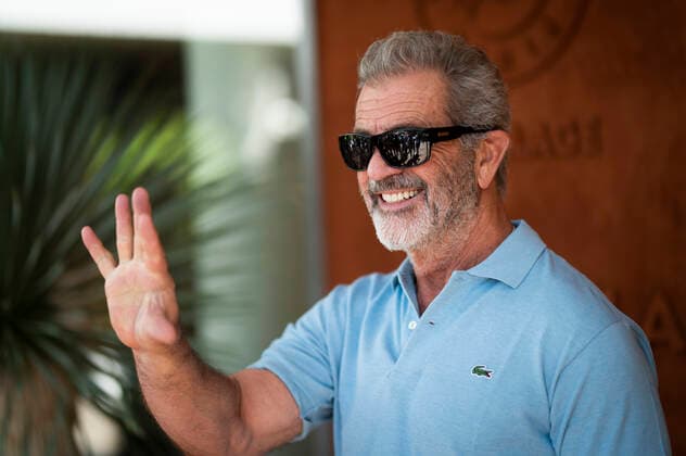 Mel Gibson CELEBRITES : Internationaux de France Roland Garros 2021 - Finale Hommes - Paris - 13 06 2021 JBAutissier Panoramic 