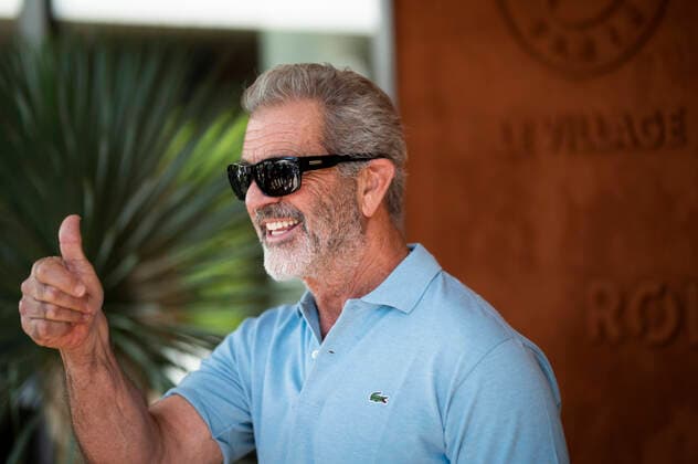 Mel Gibson CELEBRITES : Internationaux de France Roland Garros 2021 - Finale Hommes - Paris - 13 06 2021 JBAutissier Panoramic 
