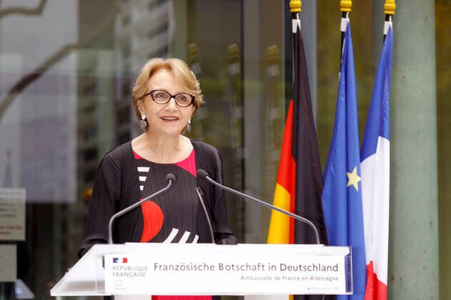 Anne-Marie Descotes bei der Verleihung des Ordre des Arts et des Lettres an Mariette Rissenbeek im Rahmen der Berlinale Summer Special 2021 71. Internationale Filmfestspiele Berlin in der französischen Botschaft. Berlin, 13.06.2021
