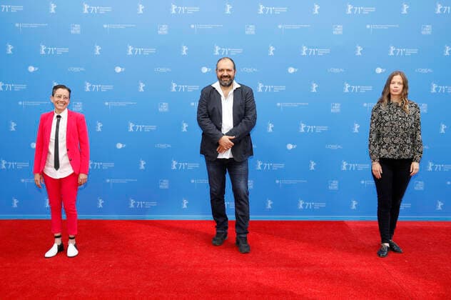 Albertina Carri, Orwa Nyrabia und Janna Ji Wonders bei der Ankunft zur Preisverleihung der Berlinale Summer Special 2021 71. Internationale Filmfestspiele Berlin im Freiluftkino Museumsinsel. Berlin, 13.06.2021