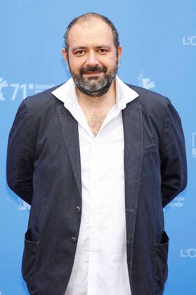 Orwa Nyrabia bei der Ankunft zur Preisverleihung der Berlinale Summer Special 2021 71. Internationale Filmfestspiele Berlin im Freiluftkino Museumsinsel. Berlin, 13.06.2021
