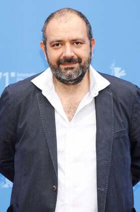 Orwa Nyrabia bei der Ankunft zur Preisverleihung der Berlinale Summer Special 2021 71. Internationale Filmfestspiele Berlin im Freiluftkino Museumsinsel. Berlin, 13.06.2021