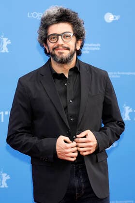 Basim Magdy bei der Ankunft zur Preisverleihung der Berlinale Summer Special 2021 71. Internationale Filmfestspiele Berlin im Freiluftkino Museumsinsel. Berlin, 13.06.2021