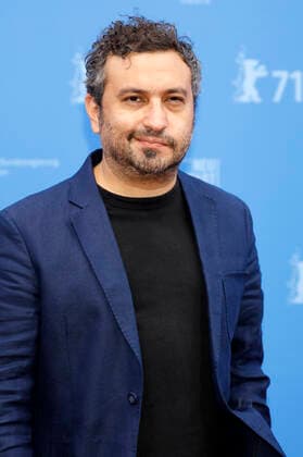 Alonso Ruizpalacios bei der Ankunft zur Preisverleihung der Berlinale Summer Special 2021 71. Internationale Filmfestspiele Berlin im Freiluftkino Museumsinsel. Berlin, 13.06.2021