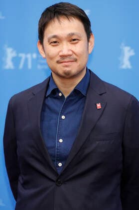 Ryusuke Hamaguchi bei der Ankunft zur Preisverleihung der Berlinale Summer Special 2021 71. Internationale Filmfestspiele Berlin im Freiluftkino Museumsinsel. Berlin, 13.06.2021