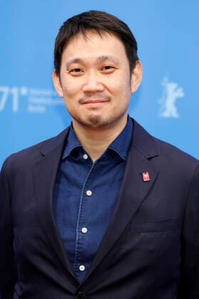 Ryusuke Hamaguchi bei der Ankunft zur Preisverleihung der Berlinale Summer Special 2021 71. Internationale Filmfestspiele Berlin im Freiluftkino Museumsinsel. Berlin, 13.06.2021