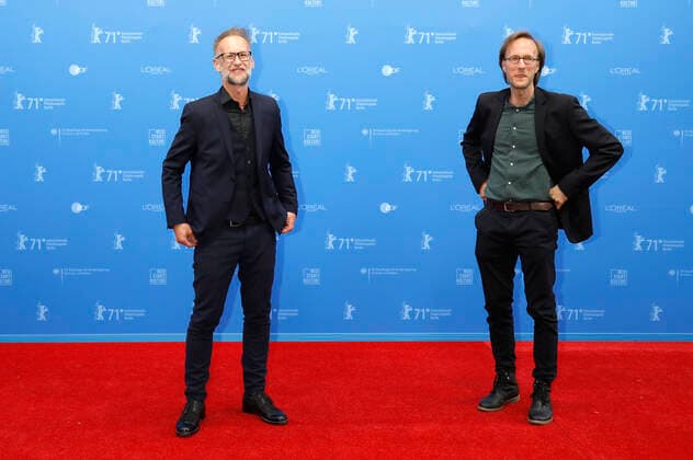 Tamas Dobos und Denes Nagy bei der Ankunft zur Preisverleihung der Berlinale Summer Special 2021 71. Internationale Filmfestspiele Berlin im Freiluftkino Museumsinsel. Berlin, 13.06.2021