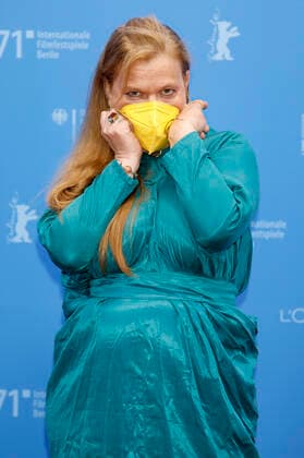 Ada Solomon bei der Ankunft zur Preisverleihung der Berlinale Summer Special 2021 71. Internationale Filmfestspiele Berlin im Freiluftkino Museumsinsel. Berlin, 13.06.2021