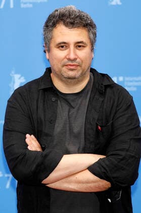 Radu Jude bei der Ankunft zur Preisverleihung der Berlinale Summer Special 2021 71. Internationale Filmfestspiele Berlin im Freiluftkino Museumsinsel. Berlin, 13.06.2021