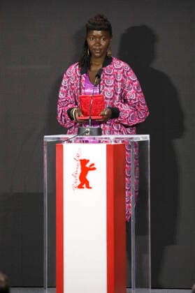 Alice Diop mit dem Encounters Preis für Nous bei der Preisverleihung der Berlinale Summer Special 2021 71. Internationale Filmfestspiele Berlin im Freiluftkino Museumsinsel. Berlin, 13.06.2021