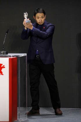 Ryusuke Hamaguchi mit dem Silbernen Bären - Großer Preis der Jury für Guzen to sozo bei der Preisverleihung der Berlinale Summer Special 2021 71. Internationale Filmfestspiele Berlin im Freiluftkino Museumsinsel. Berlin, 13.06.2021