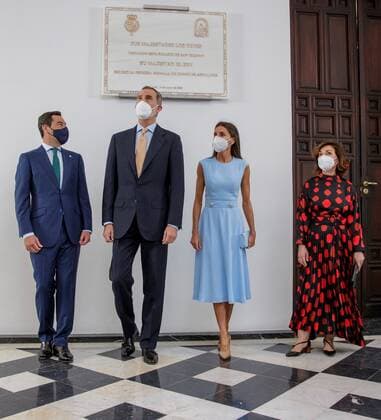 Spain s King Felipe VI (2nd-L), accompanied by Queen Letizia (2nd-R), Andalusian regional President Juanma Moreno (L) and Spain s First Deputy Prime Minister Carmen Calvo (R), poses following unveiling a commemorative plaque prior to receiving the first Andalucian region s medal of honor ever for being the best symbol of Spain s unity at San Telmo palace, Andalucian Government s headquarters, in Seville, southern Spain, 14 June 2021. King Felipe will attend UEFA s Euro 2021 match Spain vs. Sweden later on 14 June. Felipe VI receives Andalucian region s medal of honor !ACHTUNG: NUR REDAKTIONELLE NUTZUNG!  Copyright: xJulioxMunozx GRAFAND020 20210614-637592754870803784