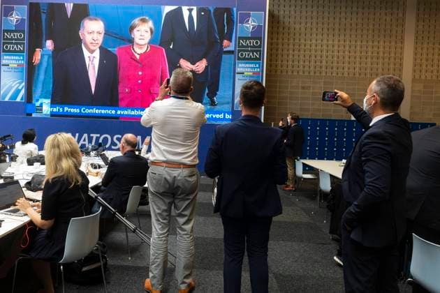 Angela Merkel and President Erdogan. View of the press room of the NATO summit. On the giant screen, the images of the arrivals of the leaders of the member countries are broadcasted live.  NicolasxLandemardx xLexPictorium LePictorium_0249076