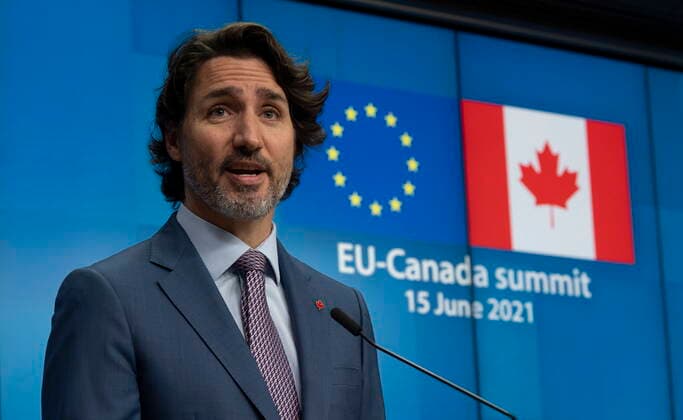 EU-Kanada Gipfel in Brüssel, Charles Michel und Ursula von der Leyen empfangen Justin Trudeau June 15, 2021, Brussels, Belgium: Canadian Prime Minister Justin Trudeau speaks during a joint news conference with European Council President Charles Michel European Commission President Ursula von der Leyen following the EU-Canada Summit Tuesday June 15, 2021 in Brussels, Belgium. Brussels Belgium  - ZUMAc35_ 20210615_zaf_c35_005 Copyright: xAdrianxWyldx