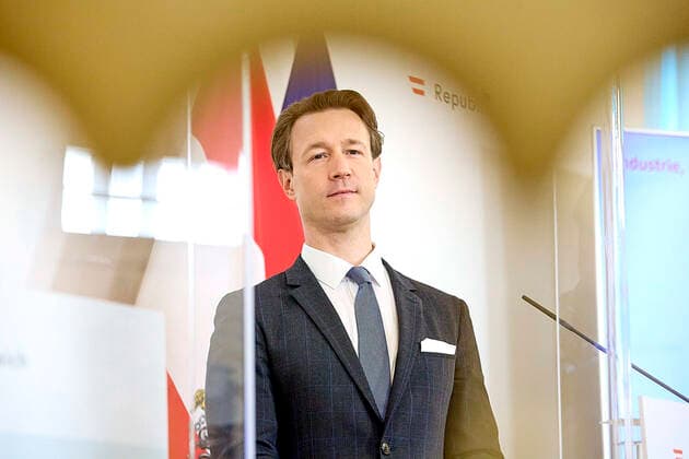 - Wien 15.06.2021 - Corona-Krise - Heute am Vormittag fand im Bundeskanzleramt eine Pressekonferenz zu den aktuellen Corona-Wirtschaftshilfen statt. PHOTO: Finanzminister Gernot Blümel während der PK. Vienna (Austria) - Corona crisis - This morning a press conference on the current Corona economic aid took place in the Federal Chancellery. PK Blümel Kogler zu Corona-Wirtschaftshilfen