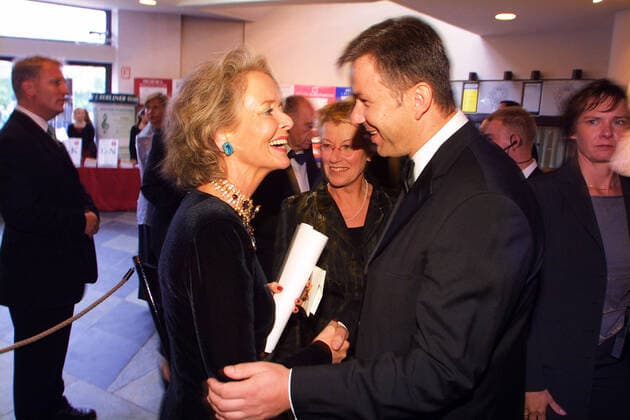 Juedisches Museum 09.09.2001 Isa Graefin von Hardenberg + Reg. Bgm. Klaus Wowereit (SPD), Staatsakt zur feierlichen Eroeffnung Juedisches Museum in der Berliner Philharmonie, Herbert-von-Karajan-Strasse 1, Berlin - 09.09.2001 - *** Jewish Museum 09 09 2001 Isa Graefin von Hardenberg Reg Bgm Klaus Wowereit SPD , State ceremony for the ceremonial opening of the Jewish Museum in the Berlin Philharmonie, Herbert von Karajan Strasse 1, Berlin 09 09 2001 XXX