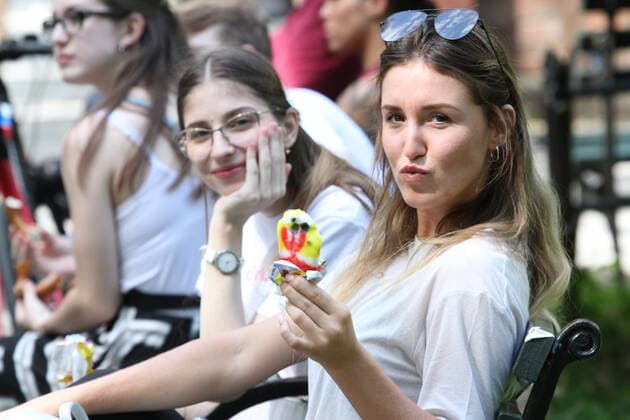 June 15, 2021, New York, USA: Movement of people at Central Park in a very hot weather taken advantage of by people relaxing, sun tanning, eating ice cream.  Copyright: xNiyixFotex