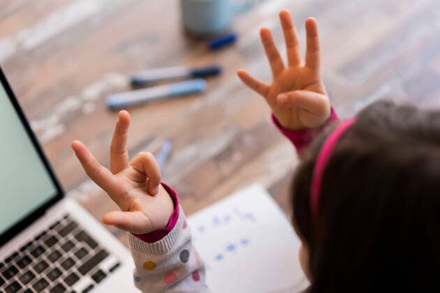Girl counting fingers while studying at home model released Symbolfoto property released JOSEF04140