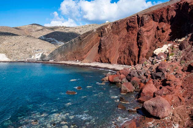 Greece, Santorini, Volcanic landscape of Red Beach RUNF04338