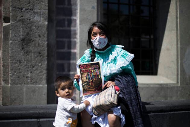 Mexiko, Otomi Indigene Bevölkerung protestiert gegen Rassismus in Mexiko-Stadt Protest For Racism In Mexico City Members of the National Indigenous Council (CNI for its acronym in Spanish) of the Otomi indigenous community residing in Mexico City and people in solidarity with the Zapatista Army of National Liberation (EZLN) protest in front of the Ministry of Foreign Relations after said institution denied the delivery of passports to representatives of said insurgent movement, who denounced racism. On June 16, 2021 in Mexico City, Mexico. Mexico City Mexico leyva-notitle210616_npDvj  Copyright: xCristianxLeyvax