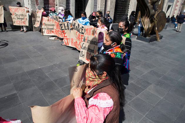 Mexiko, Otomi Indigene Bevölkerung protestiert gegen Rassismus in Mexiko-Stadt Protest For Racism In Mexico City Members of the National Indigenous Council (CNI for its acronym in Spanish) of the Otomi indigenous community residing in Mexico City and people in solidarity with the Zapatista Army of National Liberation (EZLN) protest in front of the Ministry of Foreign Relations after said institution denied the delivery of passports to representatives of said insurgent movement, who denounced racism. On June 16, 2021 in Mexico City, Mexico. Mexico City Mexico leyva-notitle210616_npTft  Copyright: xCristianxLeyvax