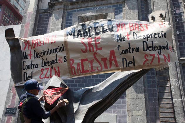 Mexiko, Otomi Indigene Bevölkerung protestiert gegen Rassismus in Mexiko-Stadt Protest For Racism In Mexico City Members of the National Indigenous Council (CNI for its acronym in Spanish) of the Otomi indigenous community residing in Mexico City and people in solidarity with the Zapatista Army of National Liberation (EZLN) protest in front of the Ministry of Foreign Relations after said institution denied the delivery of passports to representatives of said insurgent movement, who denounced racism. On June 16, 2021 in Mexico City, Mexico. Mexico City Mexico leyva-notitle210616_np8Zw  Copyright: xCristianxLeyvax
