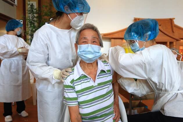 June 17, 2021, New Taipei, New Taipei, Taiwan: A medical worker inoculates citizens with the Astra Zeneca vaccine at Taipei Tzu Chi Hospital, following a surge in domestic infections and deaths related to the Covid-19 disease. The island has launched a mass vaccination program for 6 priority groups including the elderly and those working in the frontline to combat the unconstrained outbreak. New Taipei Taiwan - ZUMAs313 20210617_zip_s313_004 Copyright: xDanielxCengxShou-Yix