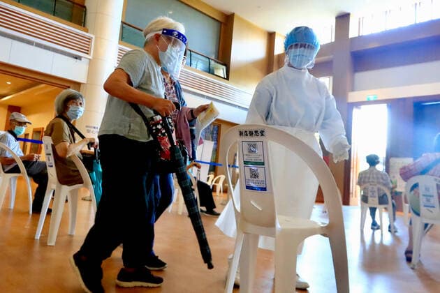 June 17, 2021, New Taipei, New Taipei, Taiwan: Senior citizens wait as they receive the Astra Zeneca vaccine at Taipei Tzu Chi Hospital, following a surge in domestic infections and deaths related to the Covid-19 disease. The island has launched a mass vaccination program for 6 priority groups including the elderly and those working in the frontline to combat the unconstrained outbreak. New Taipei Taiwan - ZUMAs313 20210617_zip_s313_006 Copyright: xDanielxCengxShou-Yix