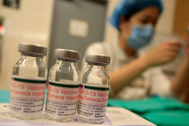 June 17, 2021, New Taipei, New Taipei, Taiwan: A medical worker prepares a Astra Zeneca vaccine at Taipei Tzu Chi Hospital, following a surge in domestic infections and deaths related to the Covid-19 disease. The island has launched a mass vaccination program for 6 priority groups including the elderly and those working in the frontline to combat the unconstrained outbreak. New Taipei Taiwan - ZUMAs313 20210617_zip_s313_009 Copyright: xDanielxCengxShou-Yix