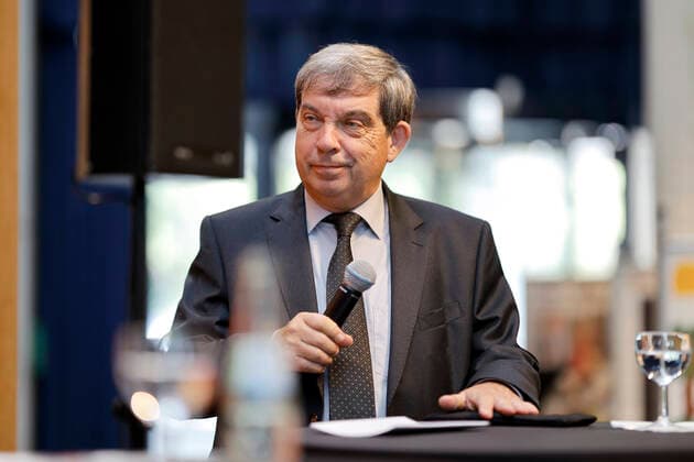 Hans Walter Hütter, beim Pressegespräch zur neuen Ausstellung Wähl mich! Parteien plakatieren im Haus der Geschichte in Bonn. Vom 17. Juni bis 10. Oktober 2021 werden hier rund 100 historische Wahlplakate aus Bundestags- und Landtagswahlen präsentiert und dabei einzelne Komponenten der Wahlplakate in den Blick genommen: Köpfe, Farben und Slogans aus 70 Jahren demokratischer Wahlen in der Bundesrepublik Deutschland dokumentieren, wie sich Themen, Ästhetik und Ansprache der Wählerinnen und Wähler geändert haben. Bonn, 17.06.2021