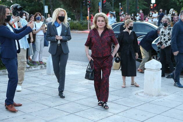 Bilder des Jahres 2021, Entertainment 06 Juni Entertainment Themen der Woche KW24 Entertainment Bilder des Tages Catherine Deneuve zu Gast bei Dior Modenschau in Athen June 17, 2021, Athens, Greece: French actress Catherine Deneuve arrives at Dior fashion show at Panathenaic Stadium celebrates Greece Athens Greece - ZUMAv62_ 20210617_zaf_v62_020 Copyright: xAristidisxVafeiadakisx