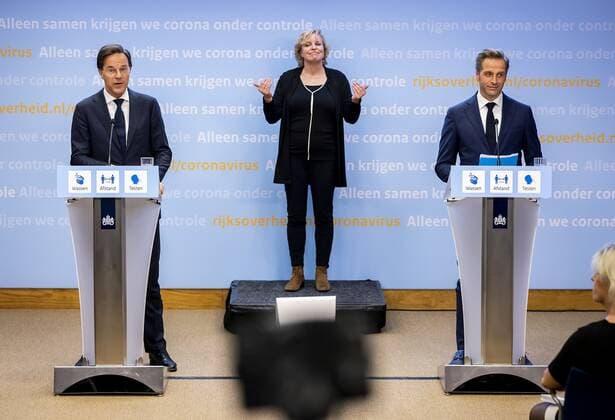 THE HAGUE - Outgoing Prime Minister Mark Rutte and outgoing Minister Hugo de Jonge (Public Health, Welfare and Sport) during a press conference. The cabinet announces accelerated relaxation of the corona measures. REMKO DE WAAL W Copyright: xHollandsexHoogtex xxANPx x432736848x
