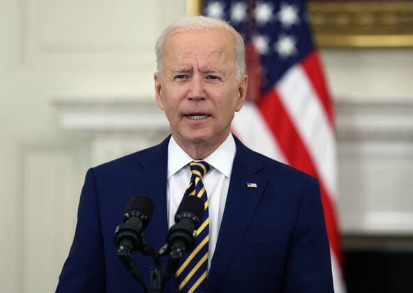 Coronavirus in den USA, Präsident Joe Biden Pressekonferenz in Washington President Joe Biden gives an update on the U.S. COVID-19 response and vaccination program during an address at the White House in Washington DC, on Friday, June 18, 2021. The White House said that 300 million vaccine shots have been administered in the past 150 days and that COVID-19 cases and deaths had fallen by more than 90 percent.  WAP20210618501 TASOSxKATOPODIS