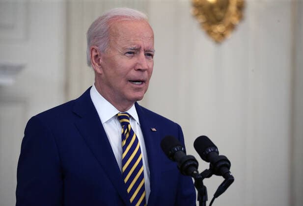 Coronavirus in den USA, Präsident Joe Biden Pressekonferenz in Washington President Joe Biden gives an update on the U.S. COVID-19 response and vaccination program during an address at the White House in Washington DC, on Friday, June 18, 2021. The White House said that 300 million vaccine shots have been administered in the past 150 days and that COVID-19 cases and deaths had fallen by more than 90 percent.  WAP20210618506 TASOSxKATOPODIS