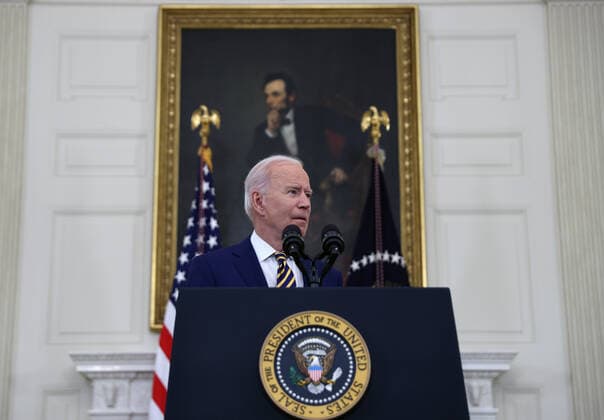 Coronavirus in den USA, Präsident Joe Biden Pressekonferenz in Washington President Joe Biden gives an update on the U.S. COVID-19 response and vaccination program during an address at the White House in Washington DC, on Friday, June 18, 2021. The White House said that 300 million vaccine shots have been administered in the past 150 days and that COVID-19 cases and deaths had fallen by more than 90 percent.  WAP20210618517 TASOSxKATOPODIS