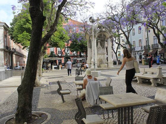 June 18, 2021, Lisbon, Portugal: Movement in Baixa Chiado region, which is located on gulf, between two main hills of the city, and is financial and commercial center of Capital. Streets are straight and lined with neoclassical buildings.  Copyright: xEdsonxdexSouzax