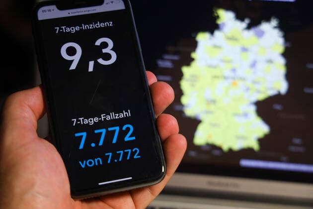 News Themen der Woche KW24 Coronavirus in Deutschland - Covid-19-Dashboard des Robert Koch-Institut 19.06.2021: Robert Koch-Institut: 7-Tage-Inzidenz 9,3. 7-Tage-Fallzahl 7.772. COVID-19-Fälle 3.721.139. Zugang um 1.108 gegenüber dem Vortag. COVID-19-Todesfälle 90.369. Zugang um 99 gegenüber dem Vortag.
