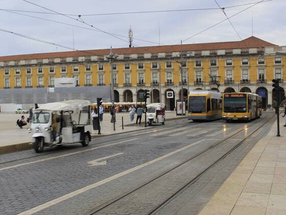 June 19, 2021, Lisbon, Portugal: Movement of tourists despite prohibition to travel in Metropolitan region of Lisbon and milder weather in Comercio Square, on Saturday (19).  Copyright: xEdsonxdexSouzax
