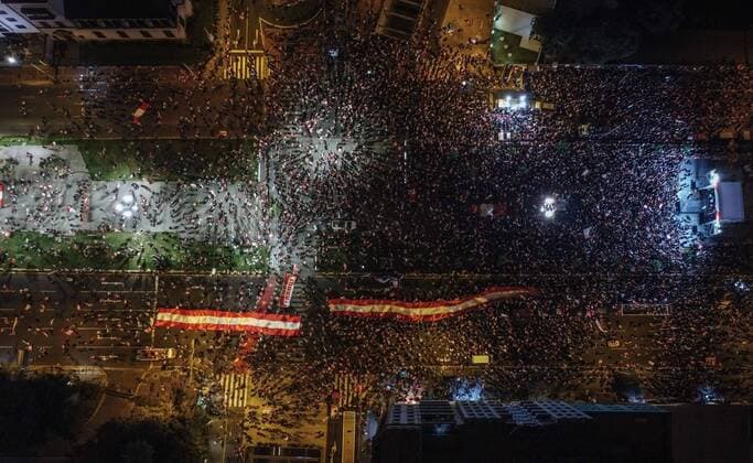 Bilder des Jahres 2021, News 06 Juni News Themen der Woche KW24 News Bilder des Tages Lima (Peru), 19 06 2021.- Aerial photograph that shows hundreds of the protesters who took to the streets today in favor of the right-wing Keiko Fujimori, in the Alamade 28 de Julio in Lima, Peru, 19 June 2021. Supporters of the leftist Pedro Castillo and Keiko Fujimori took to the streets this Saturday to defend or combat the challenges of the right-wing leader of the results of the presidential elections in which she was the loser to her rival. Supporters of Keiko and Castillo fill the streets of Peru with their claims and support !ACHTUNG: NUR REDAKTIONELLE NUTZUNG!  Copyright: xStringerx AME7123 20210620-637597554210675388