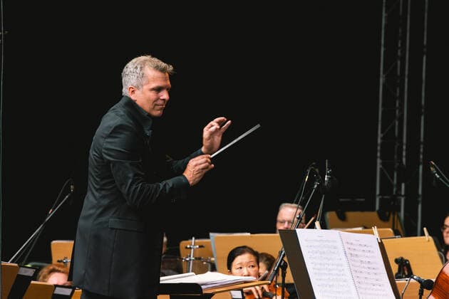 (210620) -- BONN, June 20, 2021 -- Musicians from Beethoven Orchestra Bonn stage an open-air concert in Bonn, Germany, on June 19, 2021. Some cultural events started to be held in Germany due to the relaxation of the anti-virus restrictions. (Photo by Xinhua) GERMANY-BONN-CONCERT-RESTRICTIONS-RELAXATION TangxYing 