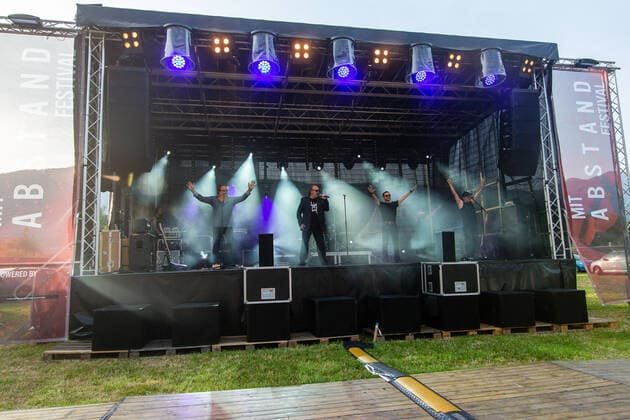 20210620 Mit Abstand Festival - Abschiedskonzert Opus RADFELD, AUSTRIA - JUNE 20: Ewald Sunny Pfleger Guitar, Herwig Ruedisser Vocals and Guitar, Kurt Rene Plisnier Keyboards und Erich Buchebner Bass Guitar während dem Mit Abstand Festival - Abschiedskonzert Opus im Festivalgelaende RADFELD, AUSTRIA - JUNE 20: Ewald Sunny Pfleger Guitar, Herwig Ruedisser Vocals and Guitar, Kurt Rene Plisnier Keyboards and Erich Buchebner Bass Guitar during the concert from Mit Abstand Festival - Abschiedskonzert Opus at Festivalgelaende Radfeld Festivalgelaende Tirol Austria Copyright: xBEAUTIFULxSPORTS Kettnerx