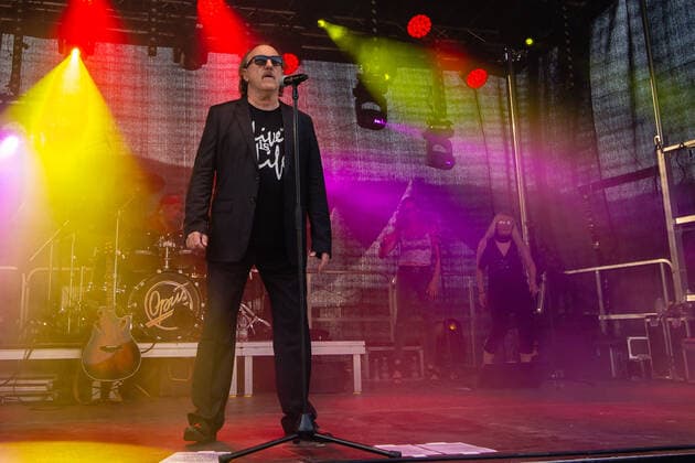 20210620 Mit Abstand Festival - Abschiedskonzert Opus RADFELD, AUSTRIA - JUNE 20: Herwig Ruedisser Vocals and Guitar während dem Mit Abstand Festival - Abschiedskonzert Opus im Festivalgelaende RADFELD, AUSTRIA - JUNE 20: Herwig Ruedisser Vocals and Guitar during the concert from Mit Abstand Festival - Abschiedskonzert Opus at Festivalgelaende Radfeld Festivalgelaende Tirol Austria Copyright: xBEAUTIFULxSPORTS Kettnerx